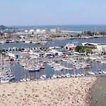Faltom 26 Yacht Park Z Tarasem Parking