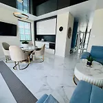 Faltom 26 Yacht Park Z Tarasem Parking