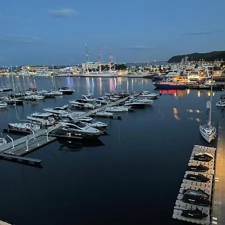 Faltom 26 Yacht Park Z Tarasem Parking Gdynia