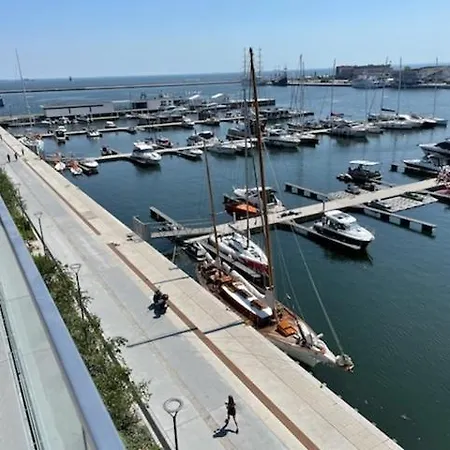 Faltom 26 Yacht Park Z Tarasem Parking גדינייה