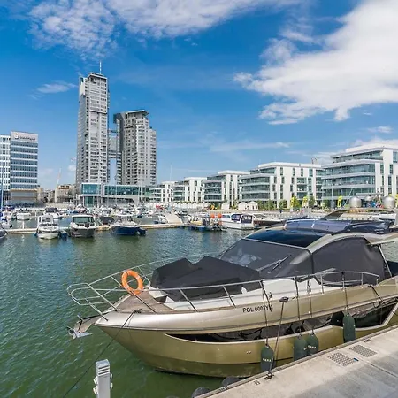 Faltom 26 Yacht Park Z Tarasem Parking * 그디니아