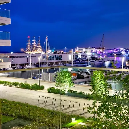 Faltom 26 Yacht Park Z Tarasem Parking 아파트