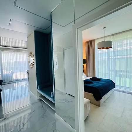 Faltom 26 Yacht Park Z Tarasem Parking Apartamento *