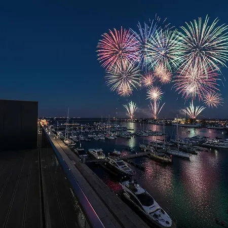 Faltom 26 Yacht Park Z Tarasem Parking 그디니아