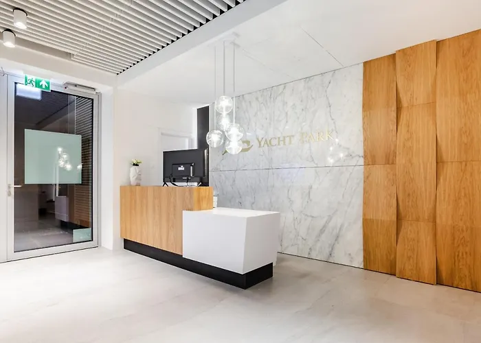 Faltom 26 Yacht Park Z Tarasem * グディニャ